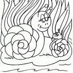 שני שבלולים משוחחים ליד שיח