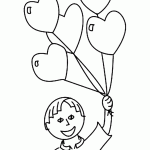 ילד מחזיק בבלונים בצורת לב