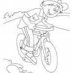 ילד שמח רוכב על אופניים