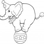 דף צביעה פיל עומד על כדור