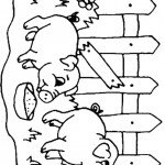 חזירים קטנים אוכלים בחווה