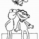 דף צביעה אלמו נותן לזואי נשיקה בלחי