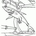 כריש חודר לאוניה נטושה