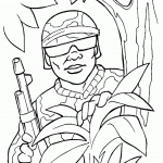 דף צביעה חייל מסתתר בין השיחים