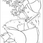 האחות החורגת מנסה לתפוס את מטה הקסם של הפייה