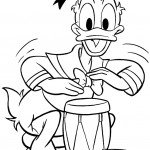 דף צביעה דונלד דאק מתופף בתוף