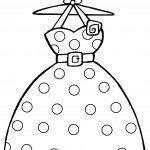 שמלה בהדפס נקודות תלויה על קולב שמלה בהדפס נקודות תלויה על קולב