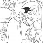 דף צביעה שלגיה מלטפת את הגמד