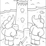 יונה נעמדה על מגדל החול שבנו הפילונים יונה נעמדה על מגדל החול שבנו הפילונים