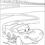 דף צביעה ספידי מקווין דוהר במסלול