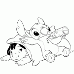 סטיץ' שותה מבקבוק המיועד לתינוקות