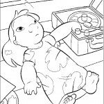 לילו מאזינה למוזיקה