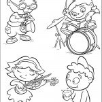 חבורת איינשטיין מנגנת בכלים שונים