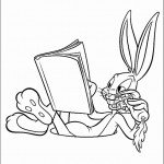 באגס באני קורא ואוכל גזר