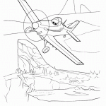 מטוס חולף מעל ההר