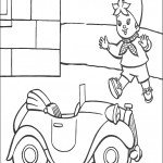 דף צביעה נאדי צועד לעבר מכוניתו